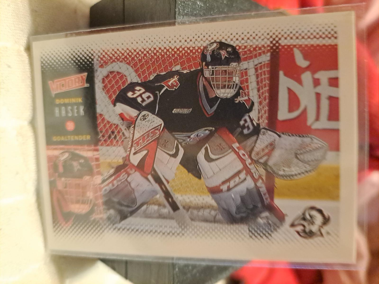 Dominik Hasek #26 Basketball Cards 2000 Upper Deck Victory