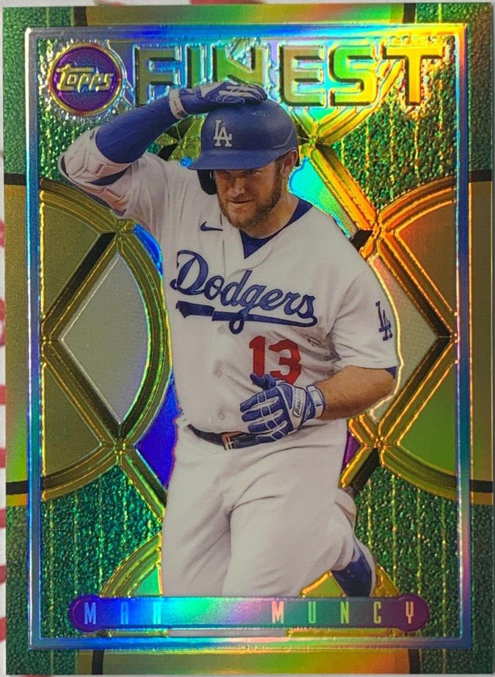Max Muncy [Gold Refractor] #124