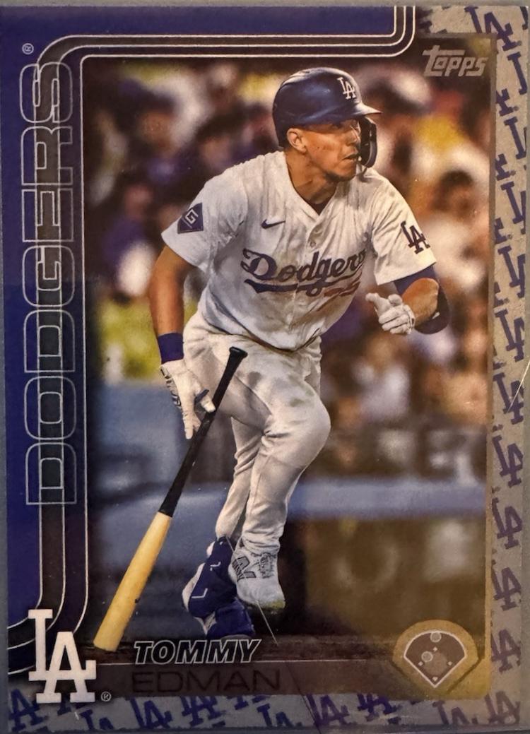 Tommy Edman [Team Color] (2025 Topps)