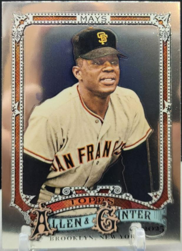 Willie Mays [Chrome Variation] #30