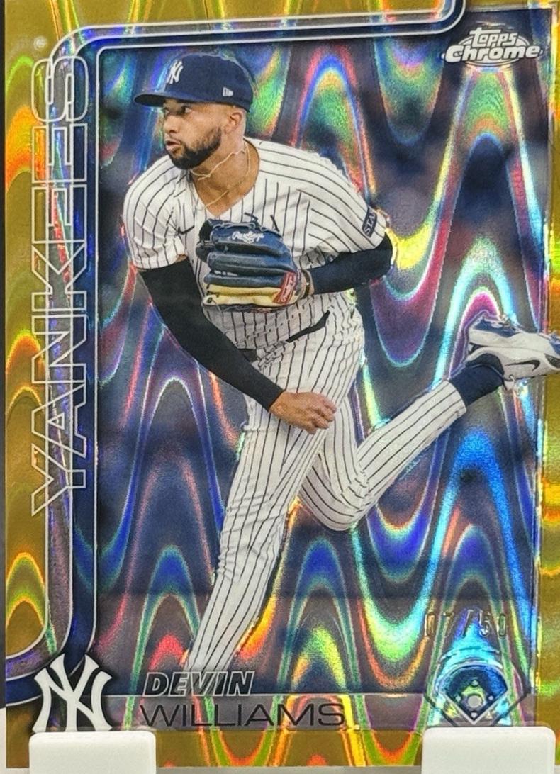 Devin Williams [Gold Raywave] #153