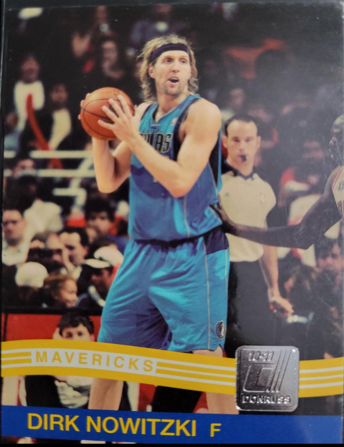 Dirk Nowitzki #75 Basketball Cards 2010 Donruss