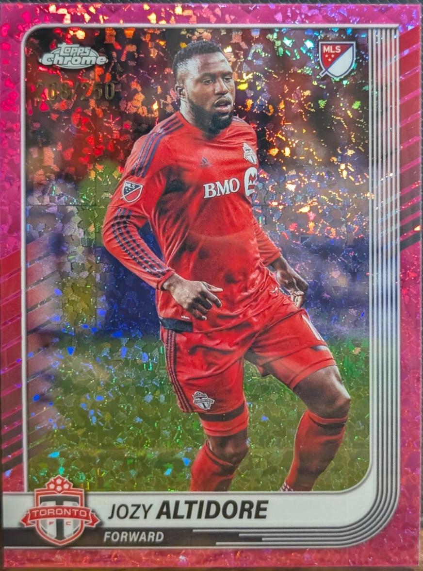 Jozy Altidore [Pink Mini-Diamonds Refractor] #110