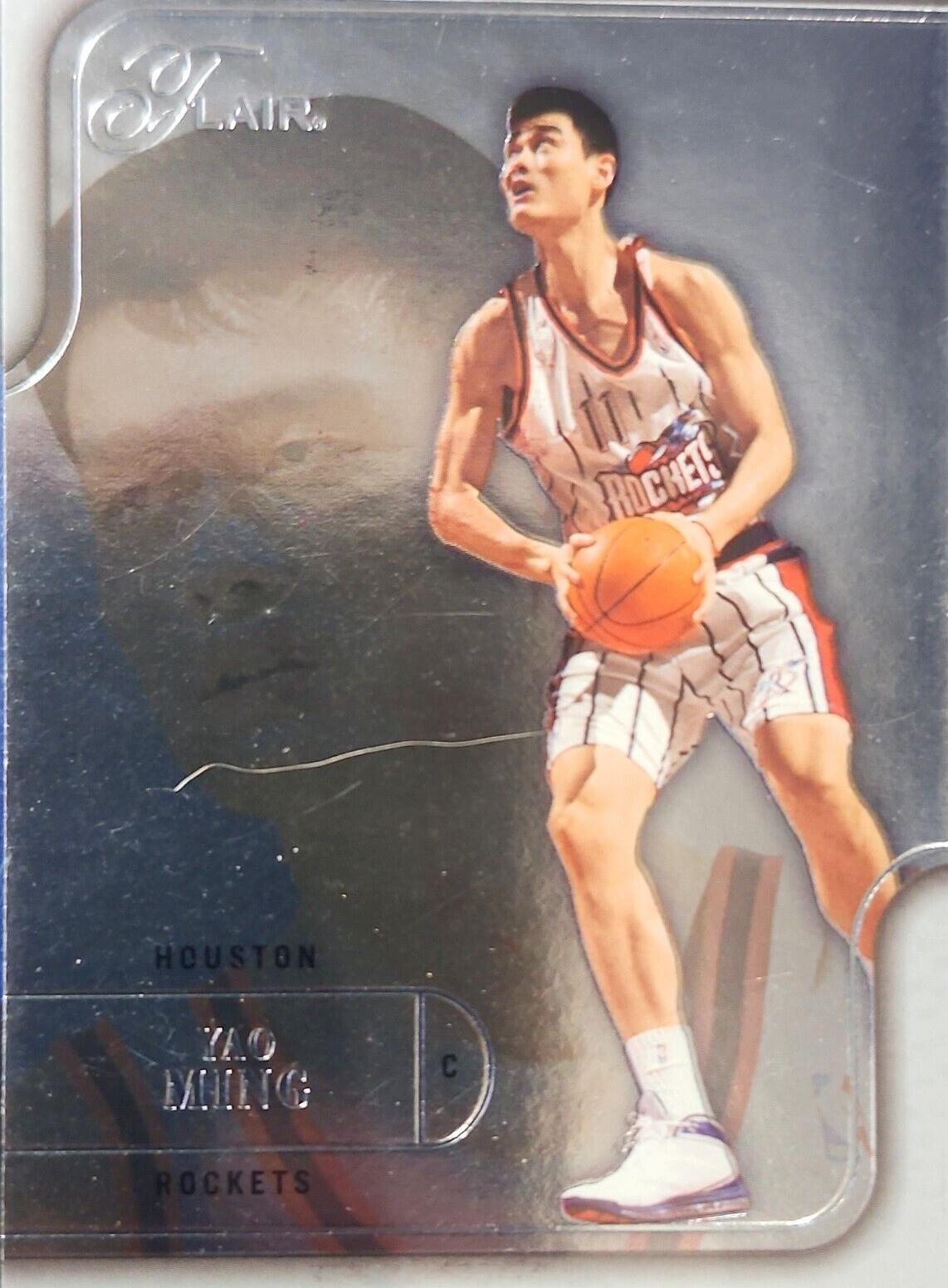 Yao Ming #16 Basketball Cards 2003 Flair