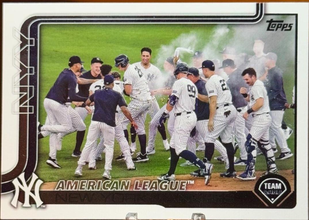 New York Yankees #123 Baseball Cards 2025 Topps