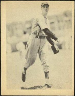 Bucky Walters #22 Baseball Cards 1939 Play Ball