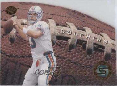 Dan Marino #10 Football Cards 1996 Leaf Statistical Standouts