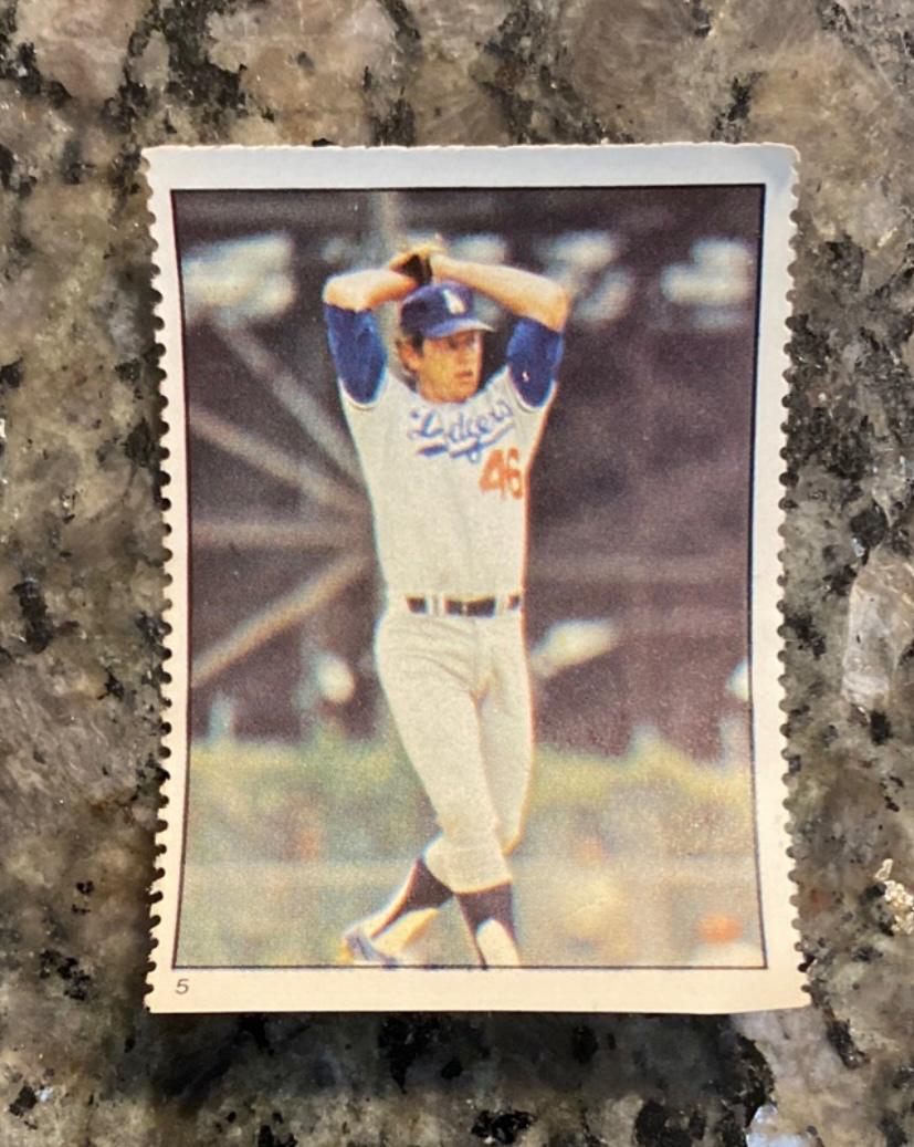 Burt Hooton #5 Baseball Cards 1982 Fleer Stamps
