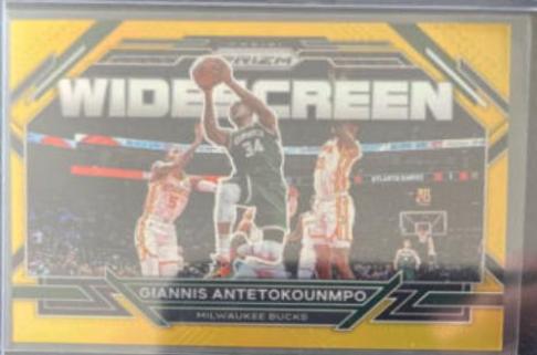Giannis Antetokounmpo [Gold] #7