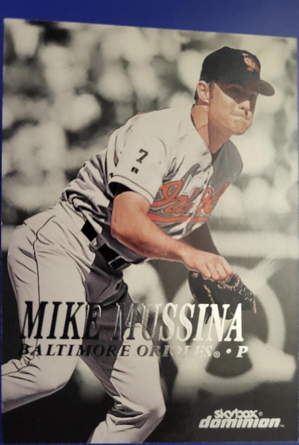 Mike Mussina #48 Baseball Cards 2000 Skybox Dominion