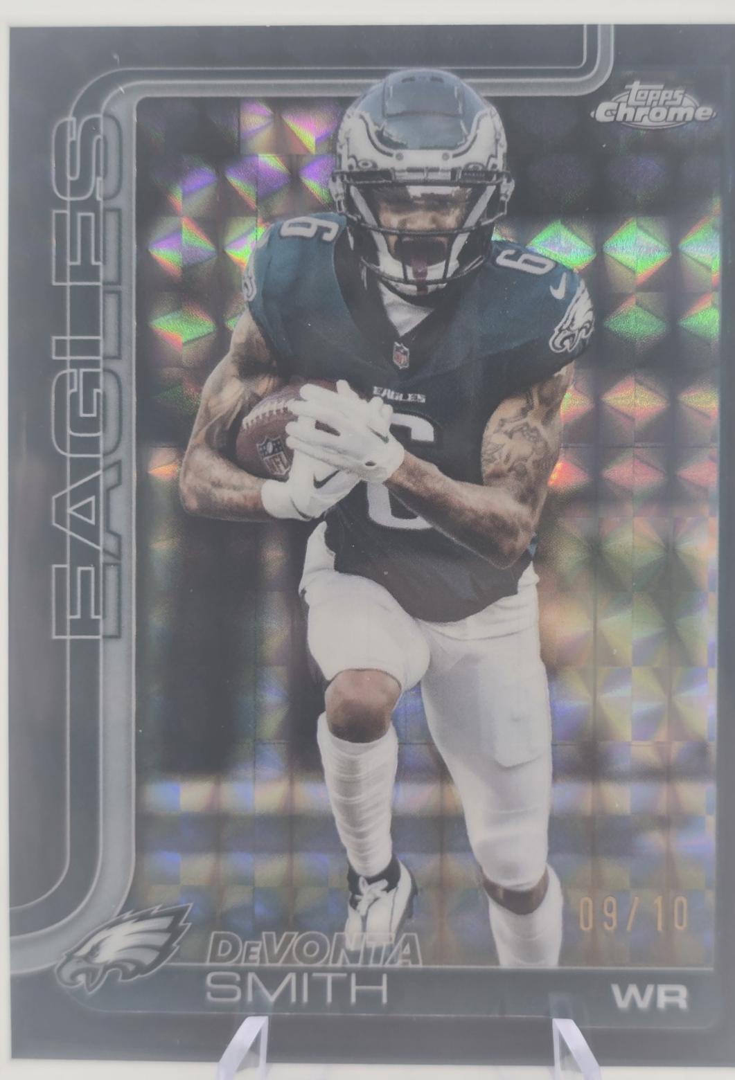 DeVonta Smith [Black Geometric Refractor] #244