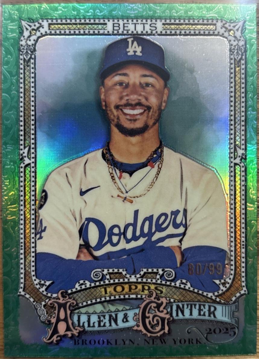 Mookie Betts [Green Refractor Chrome Variation] #80