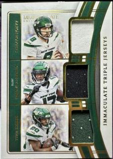 Aaron Rodgers / Breece Hall / Garrett Wilson