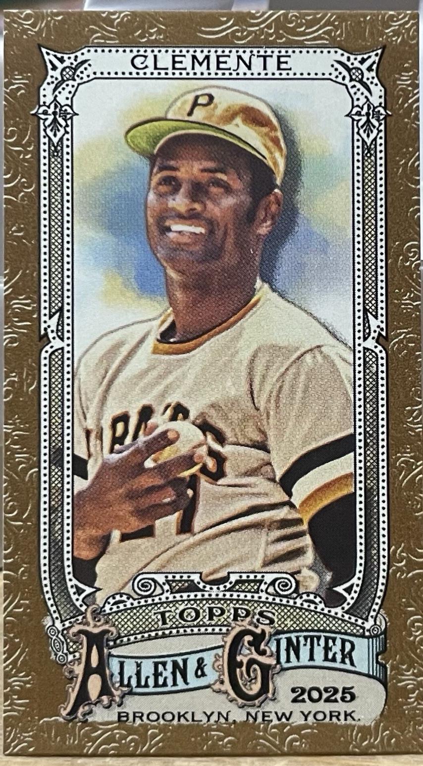 Roberto Clemente [Gold Mini Chrome] #39