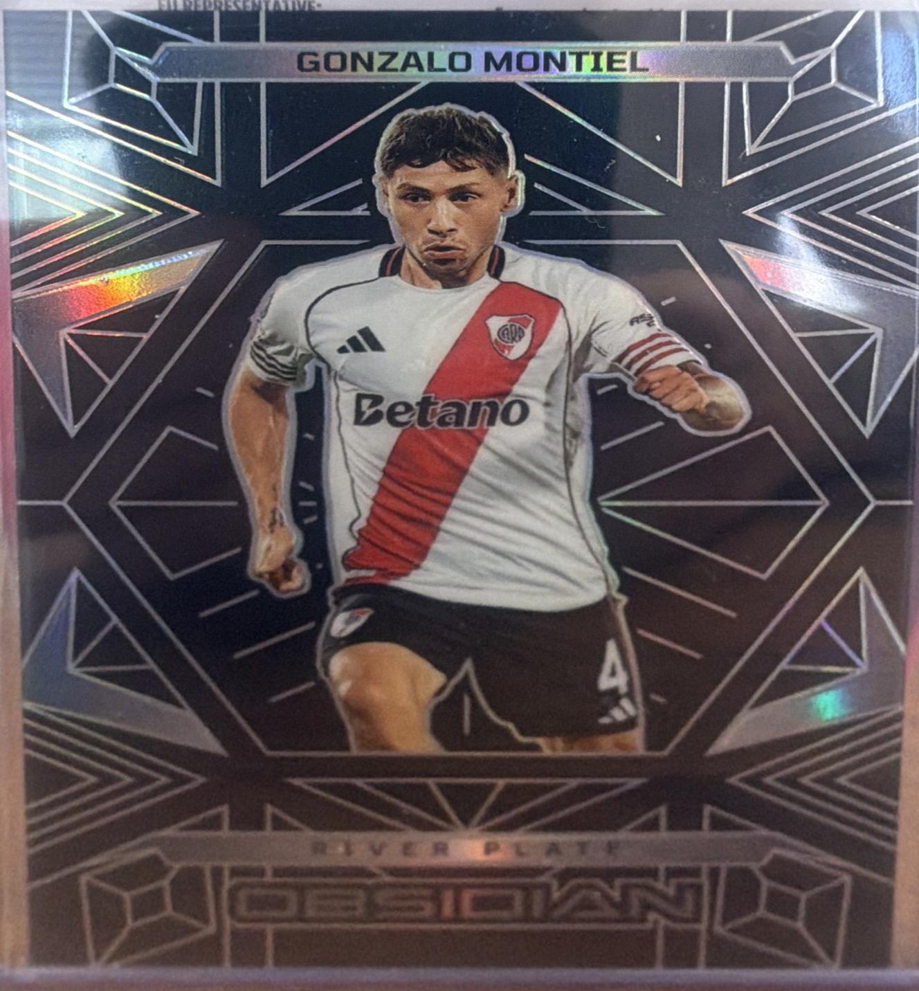 Gonzalo Montiel #164 2025 Panini Obsidian Soccer