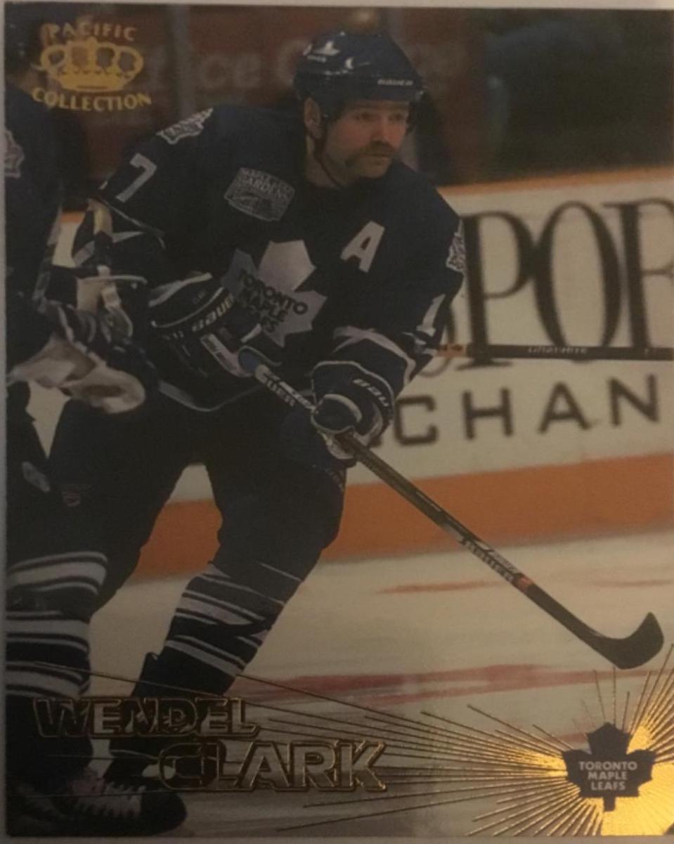 Wendel Clark #17 Hockey Cards 1997 Pacific Crown