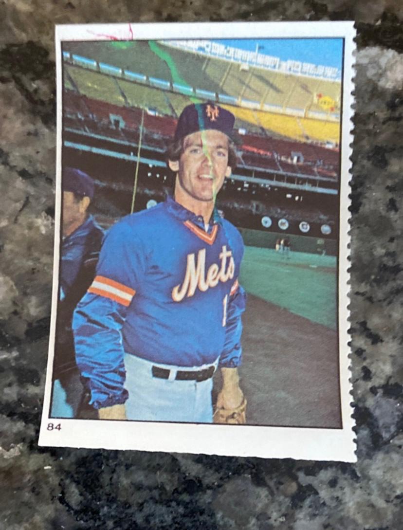 Neil Allen #84 Baseball Cards 1982 Fleer Stamps