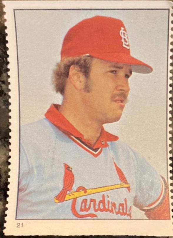 Ken Oberkfell #21 Baseball Cards 1982 Fleer Stamps