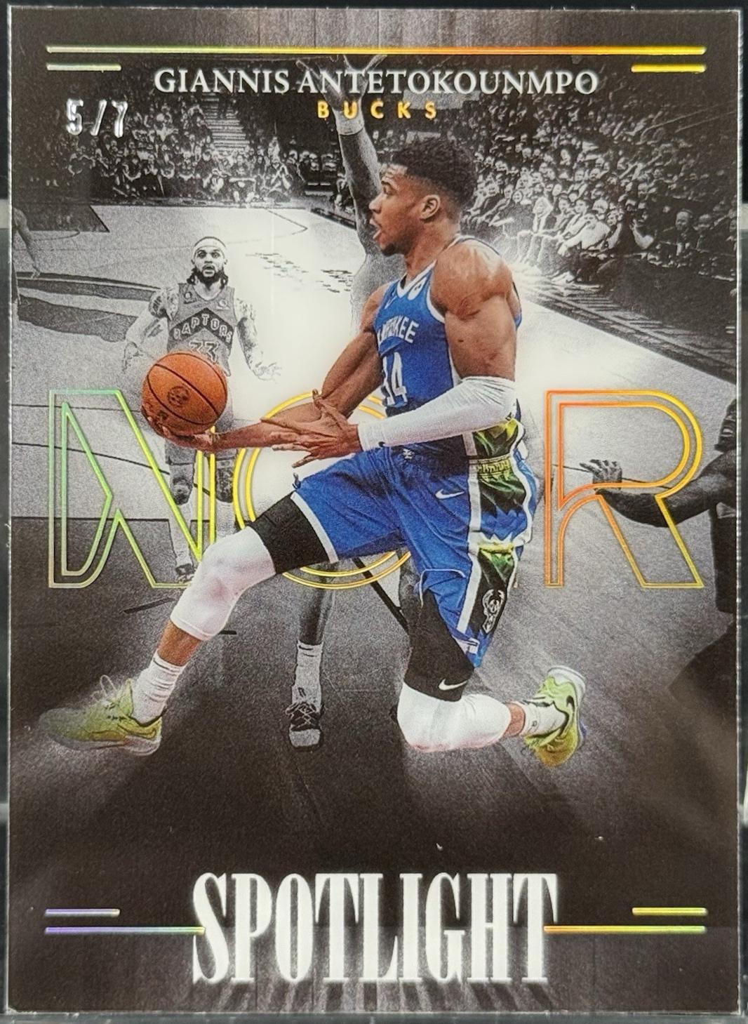 Giannis Antetokounmpo [Holo Gold FOTL] #4