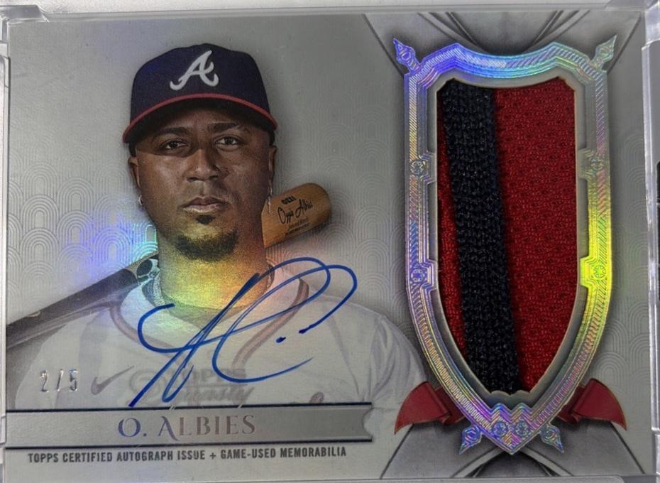 Ozzie Albies [Silver Autograph Patch] #DAP-OA8