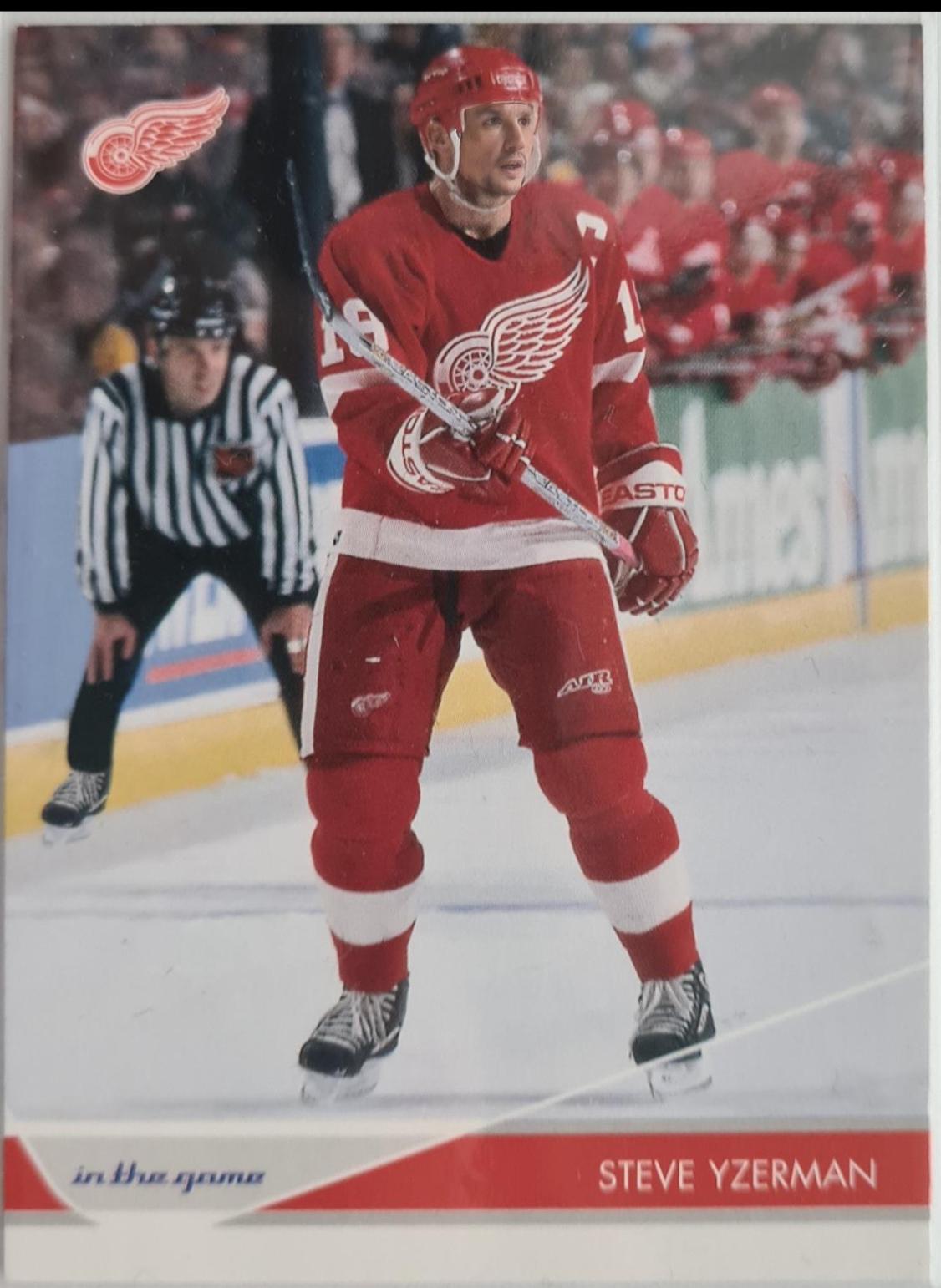 Steve Yzerman #36 Hockey Cards 2003 ITG Toronto Star