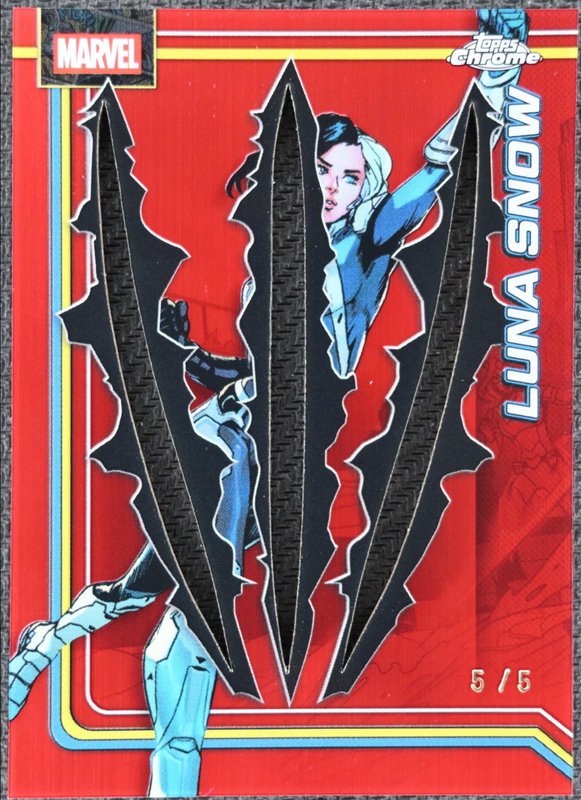 Luna Snow Red Clawed