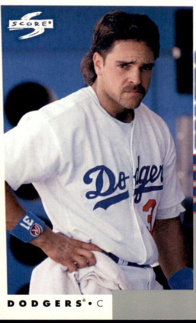 Mike Piazza #32 Baseball Cards 1998 Score Rookie Traded