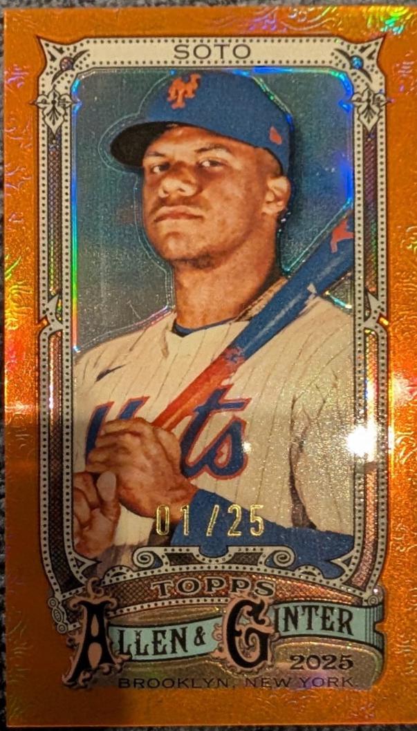 Juan Soto [Orange Refractor Chrome Variation] #95
