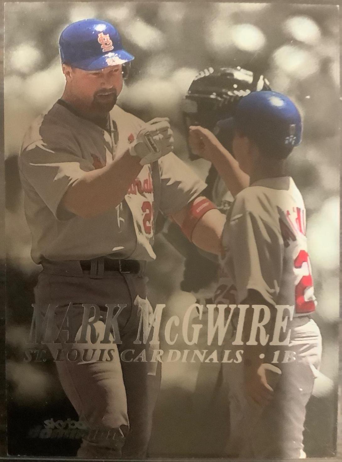 Mark McGwire #37 Baseball Cards 2000 Skybox Dominion