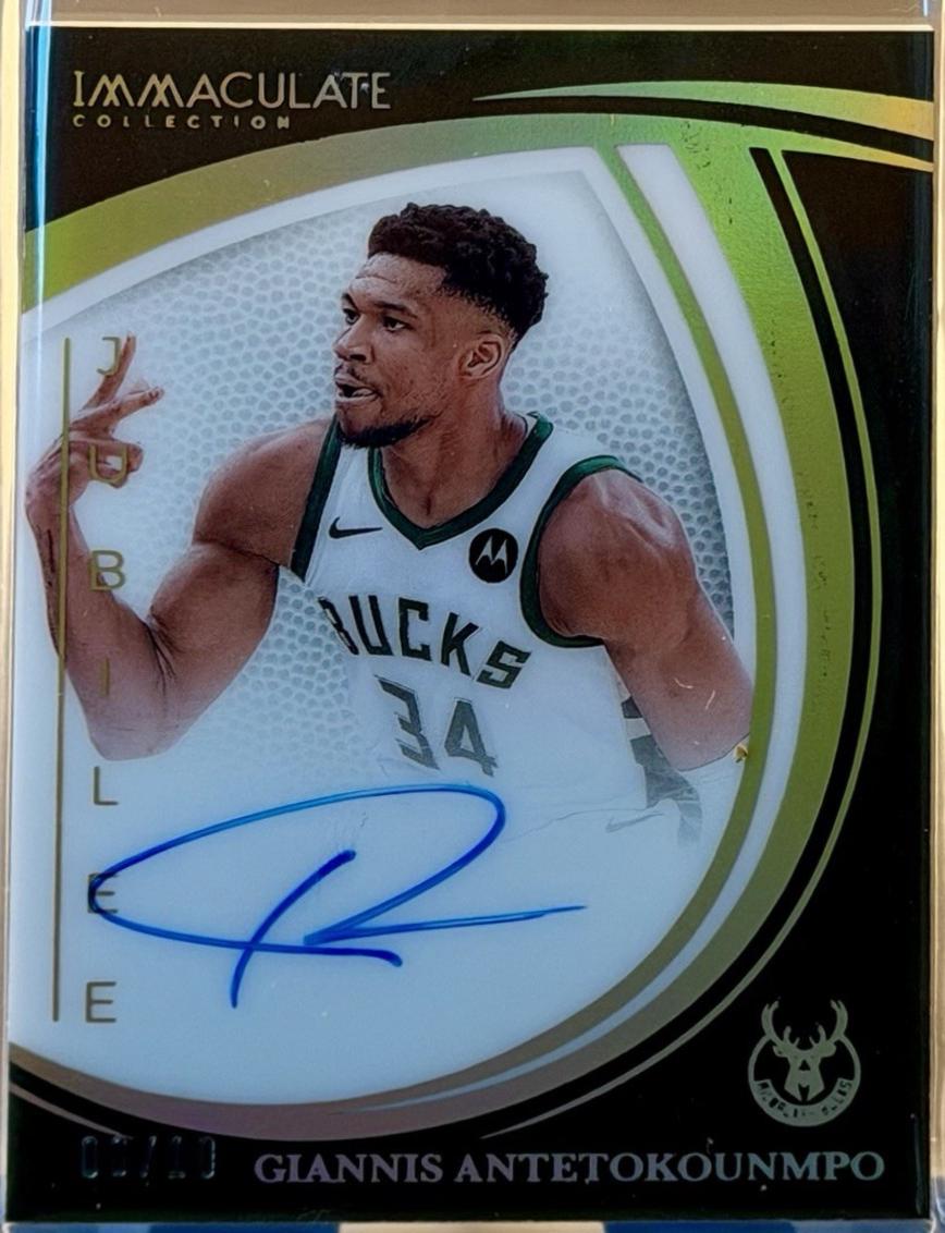 Giannis Antetokounmpo [Gold] #7