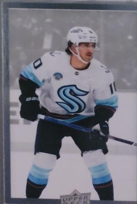 Matty Beniers #BH-17 Hockey Cards 2023 Upper Deck Beehive