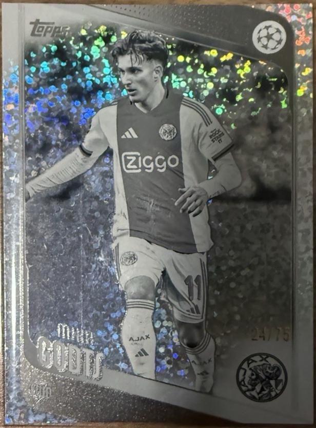 Mika Godts [Black White] #151