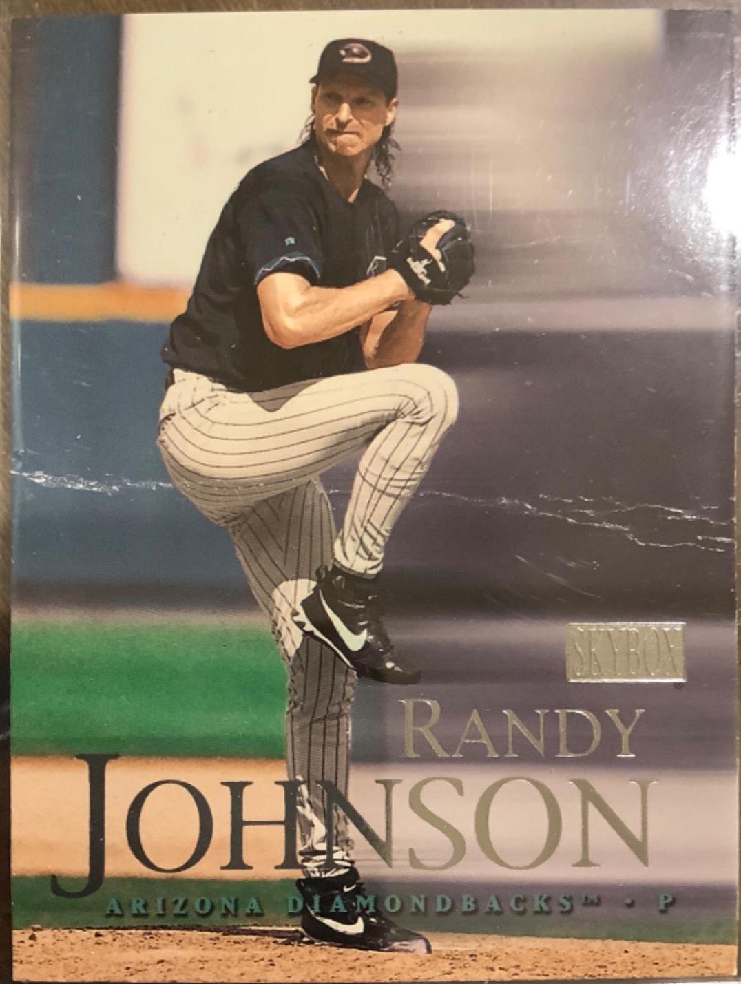 Randy Johnson #155 Baseball Cards 2000 Skybox