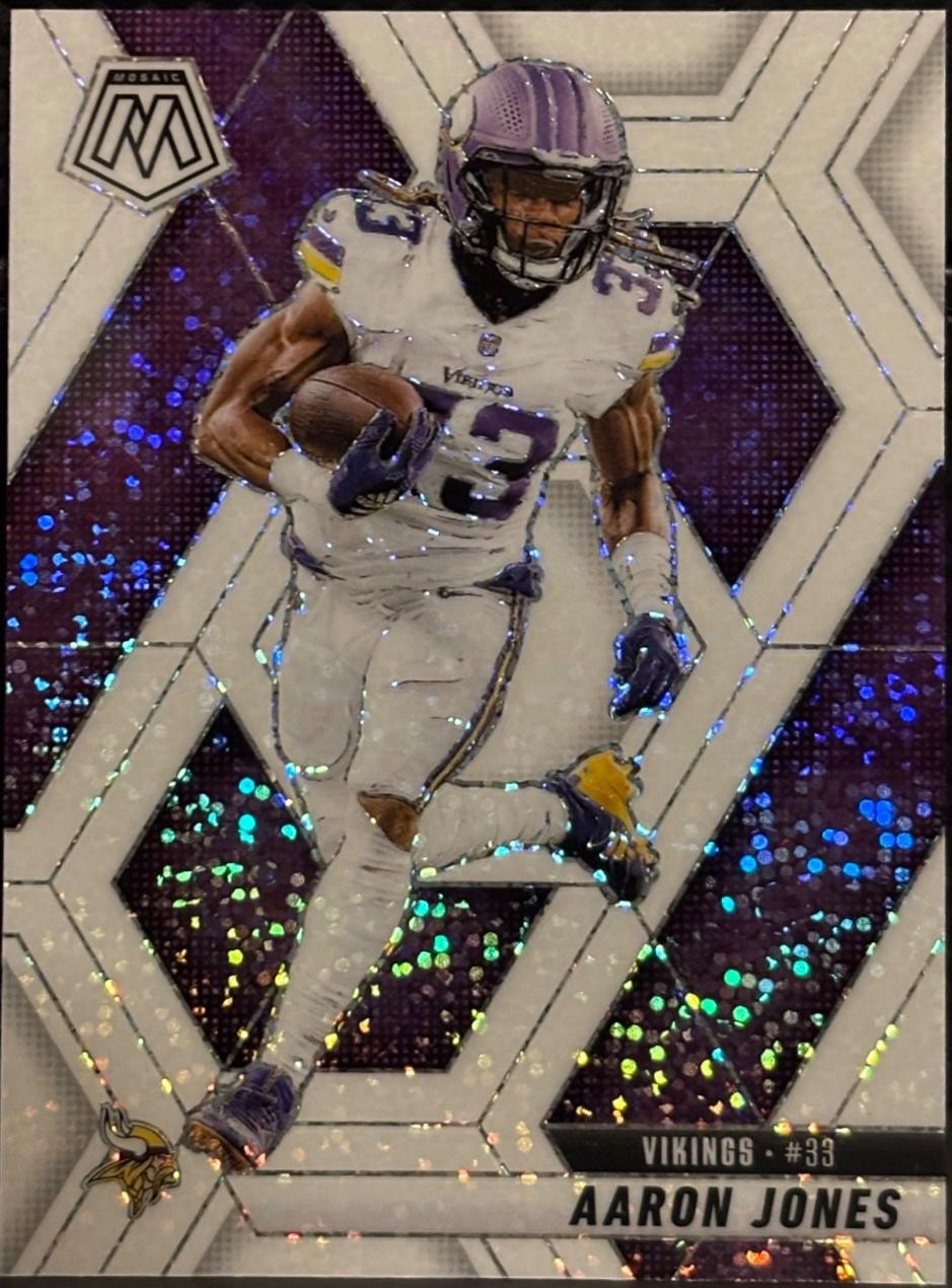 Aaron Jones [White Sparkle] #128