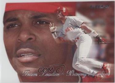 Barry Larkin #17 Baseball Cards 1997 Fleer Team Leaders