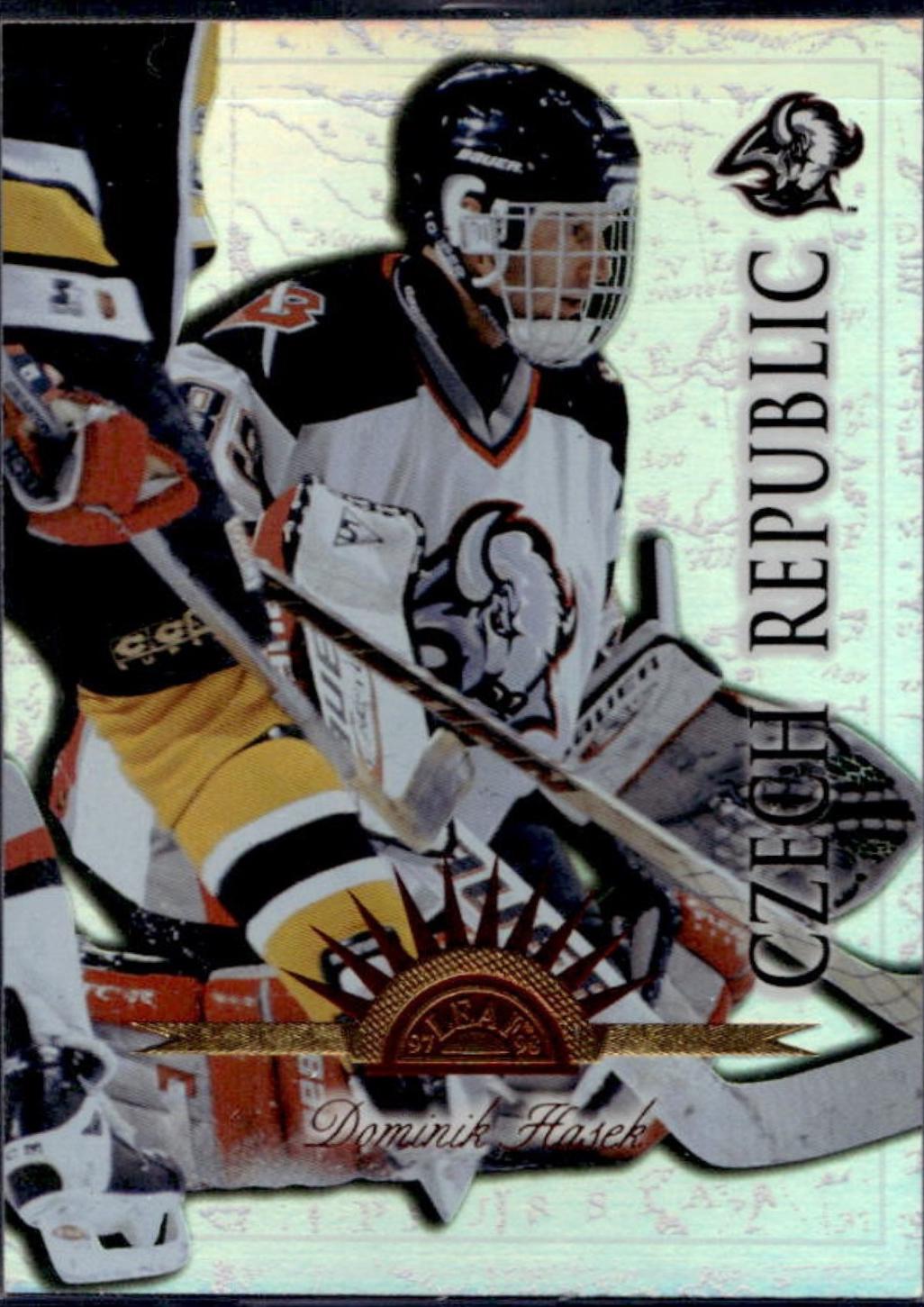 Dominik Hasek #2 1997-98 Leaf International Stars Hockey