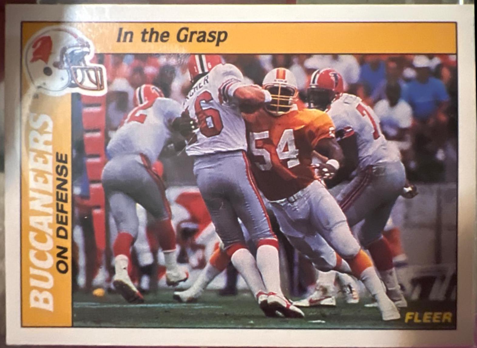 In The Grasp Defense #32 Football Cards 1988 Fleer Team Action
