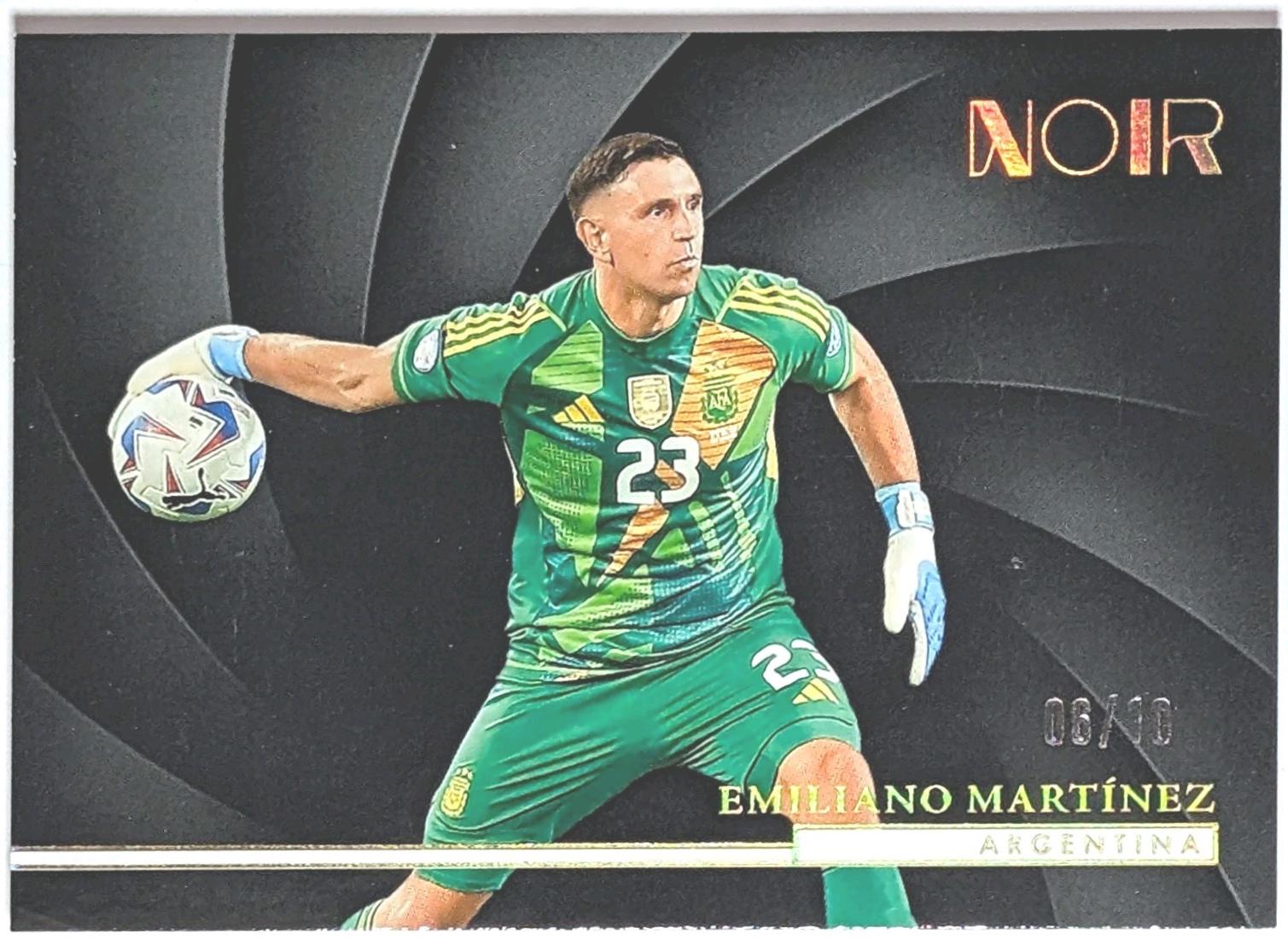 Emiliano Martinez [Holo Gold] #146