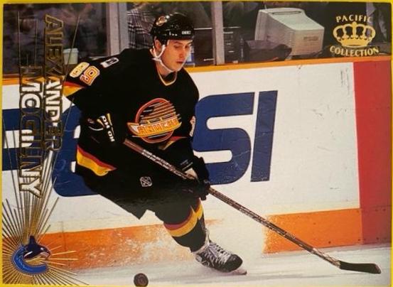 Alexander Mogilny #89 Hockey Cards 1997 Pacific Crown