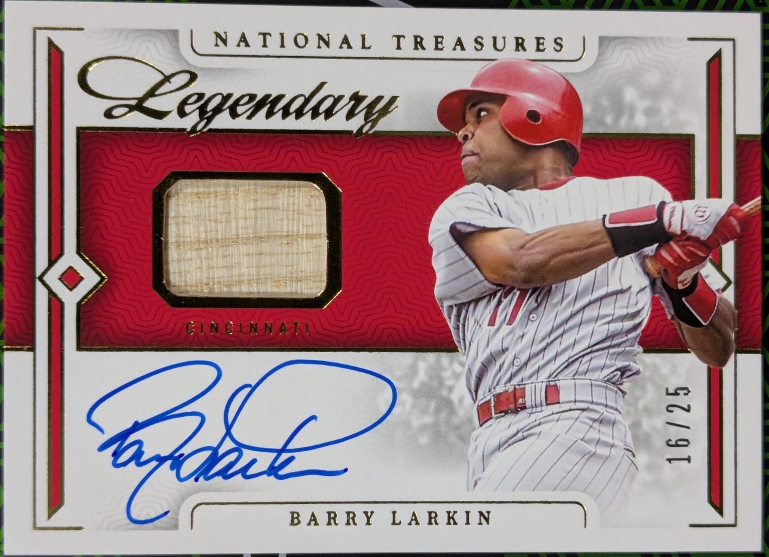 Barry Larkin #4 Baseball Cards 2024 Panini National Treasures Legendary Lumber Signature
