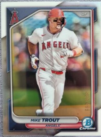 Mike Trout [Refractor] #82