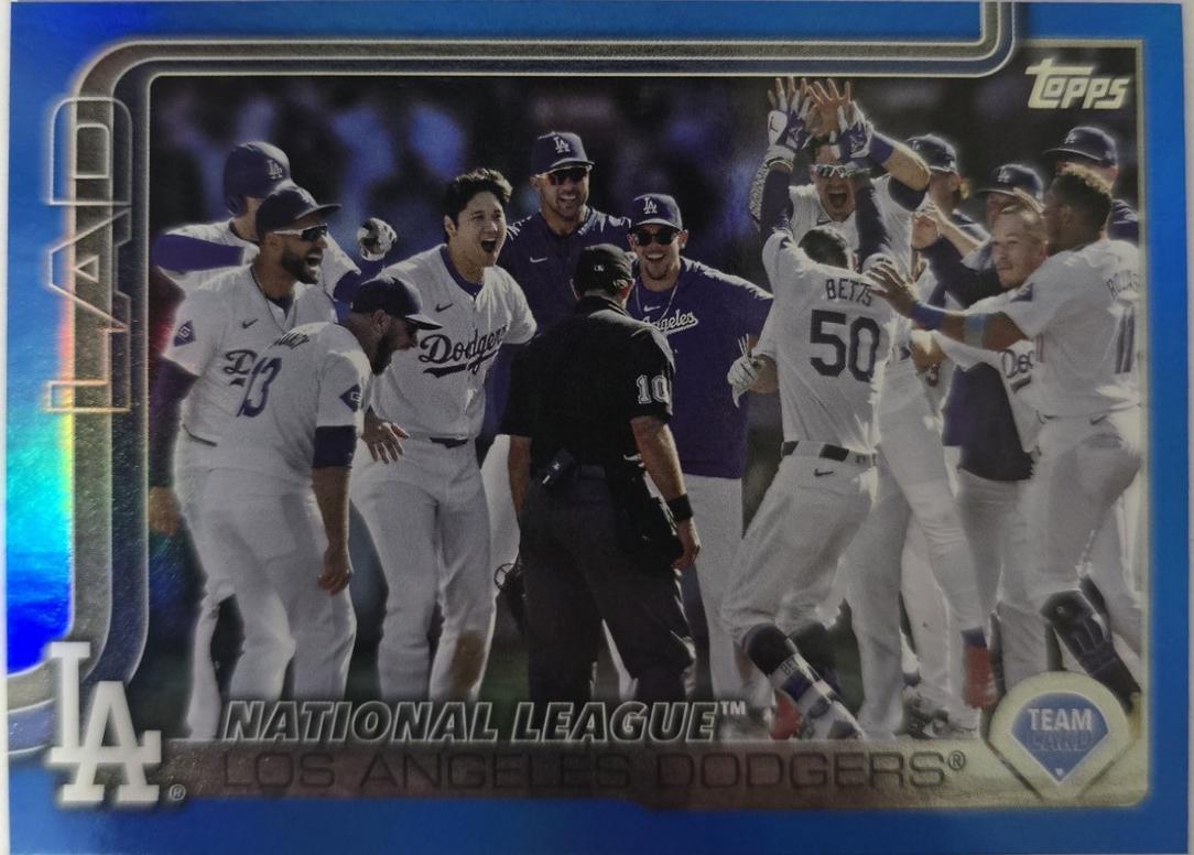 Los Angeles Dodgers [Blue Rainbow] (2025 Topps)