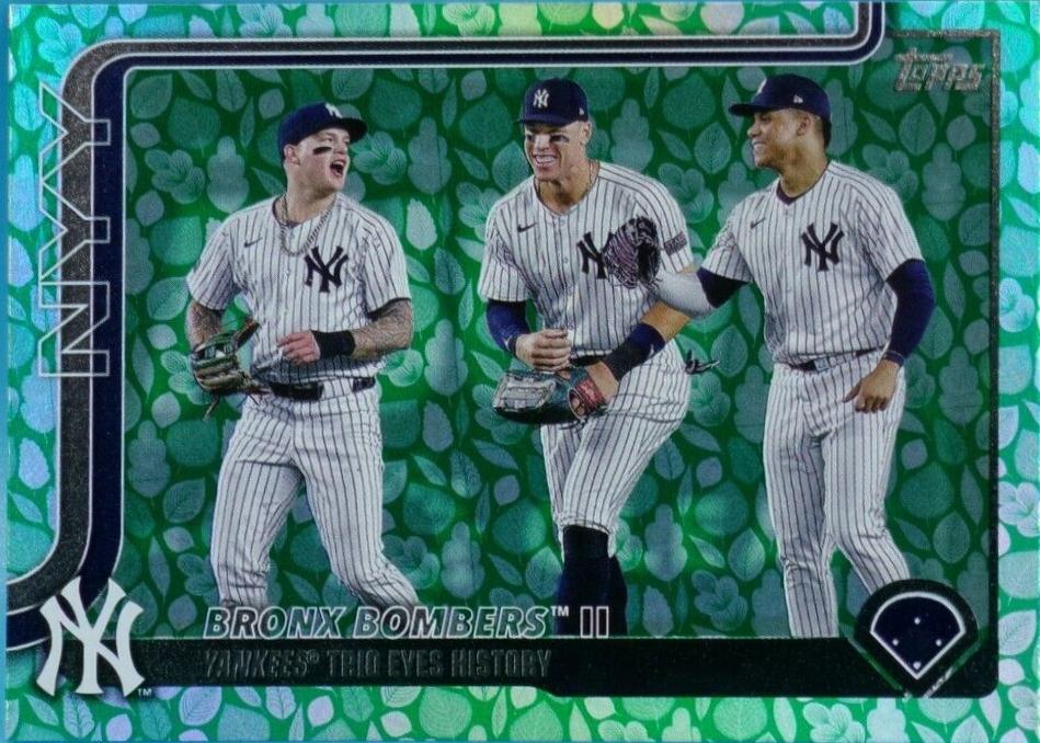Aaron Judge [Holiday] (2025 Topps)