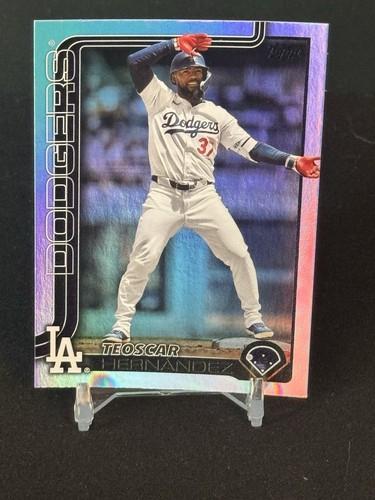 Teoscar Hernandez [Rainbow Foil] (2025 Topps)