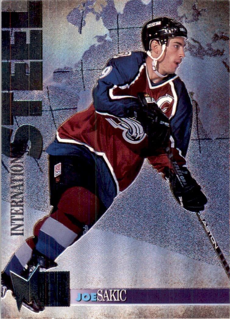 Joe Sakic #18 Hockey Cards 1995 Fleer Metal International Steel