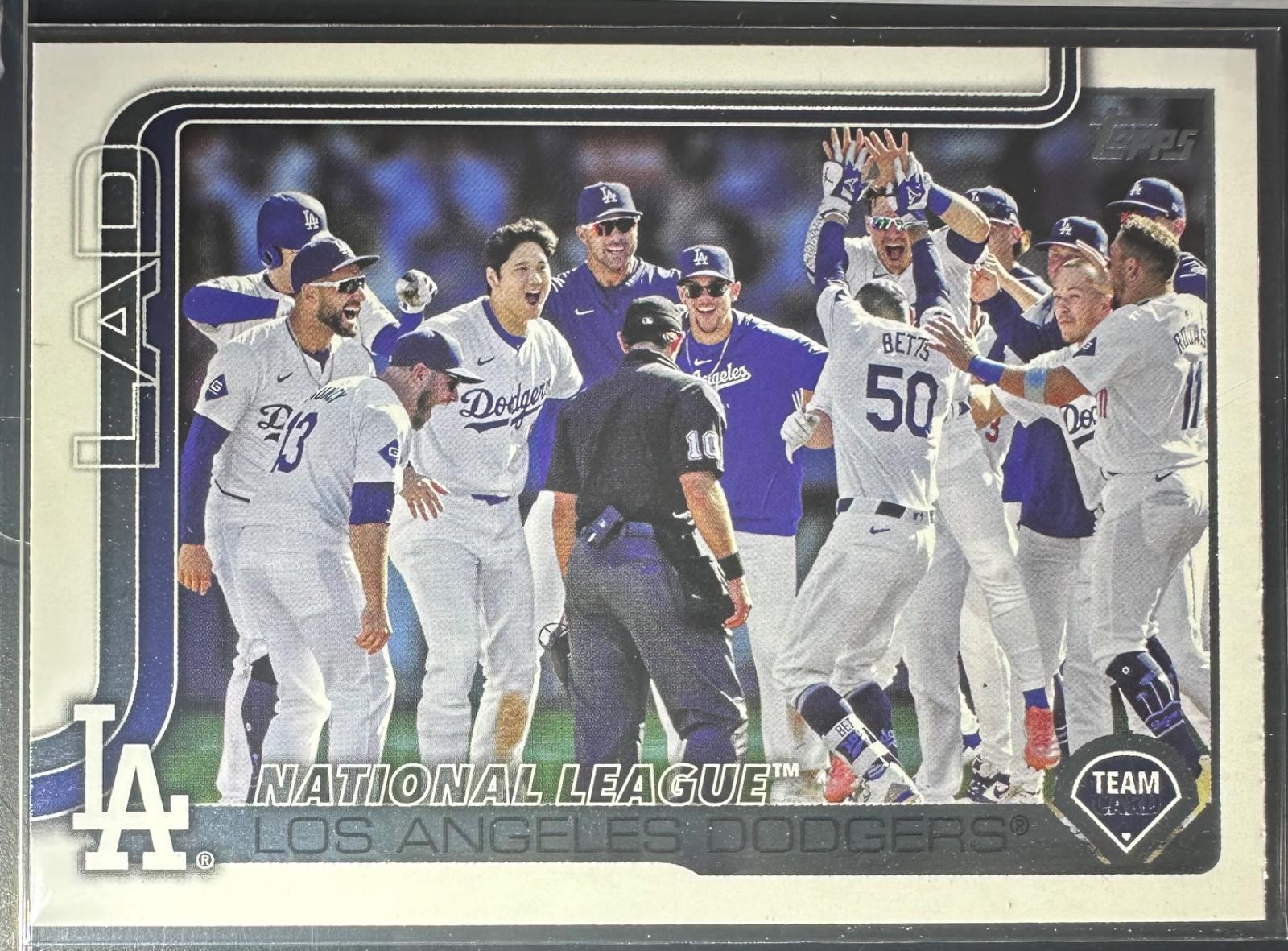 Los Angeles Dodgers #302 Baseball Cards 2025 Topps