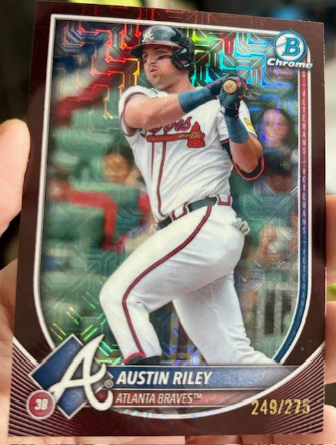 Austin Riley [Burgundy Refractor] #32