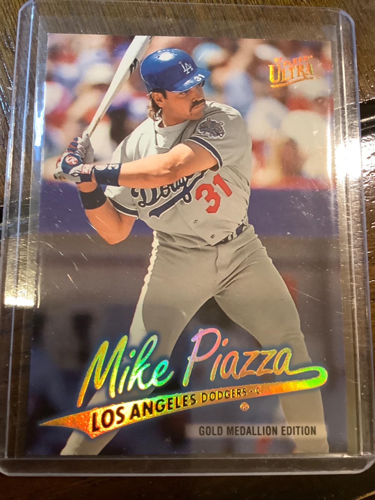 Mike Piazza #G223 Baseball Cards 1997 Ultra Gold Medallion