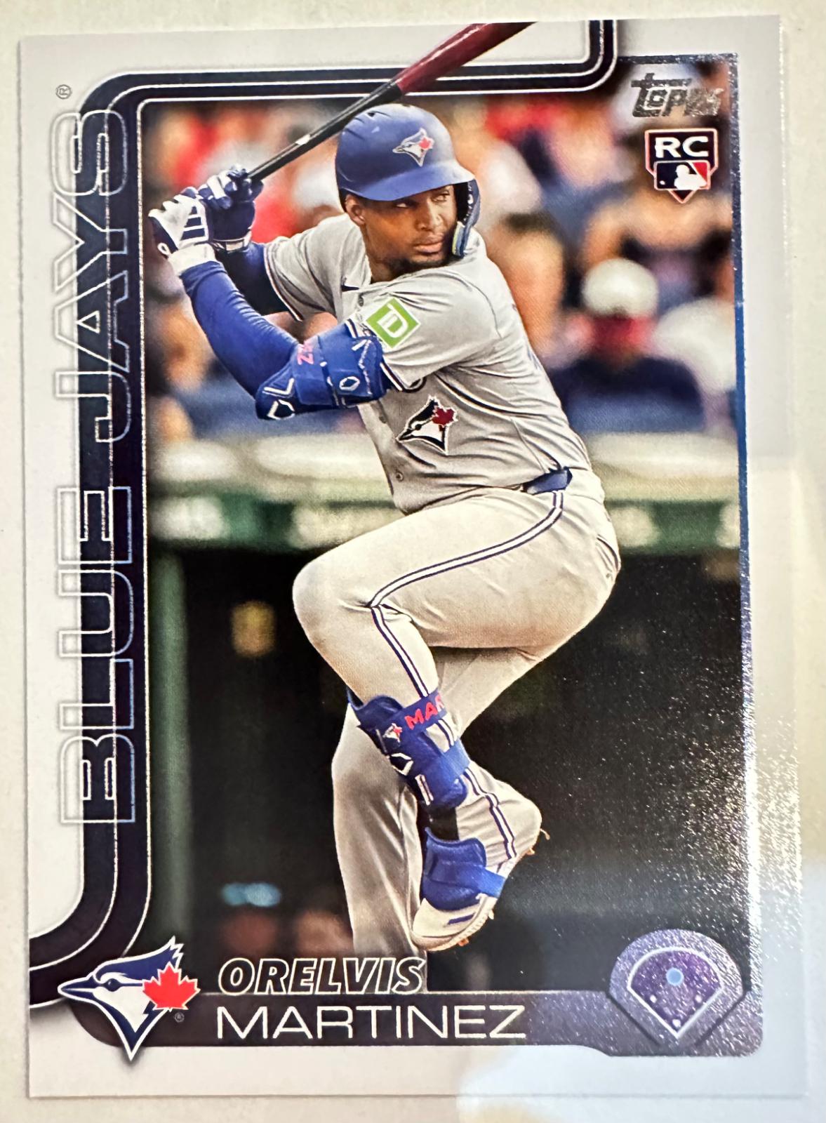 Orelvis Martinez #18 Baseball Cards 2025 Topps