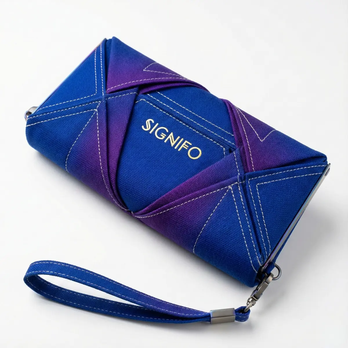 Clutch elegan warna royal blue dengan tekstur kanvas